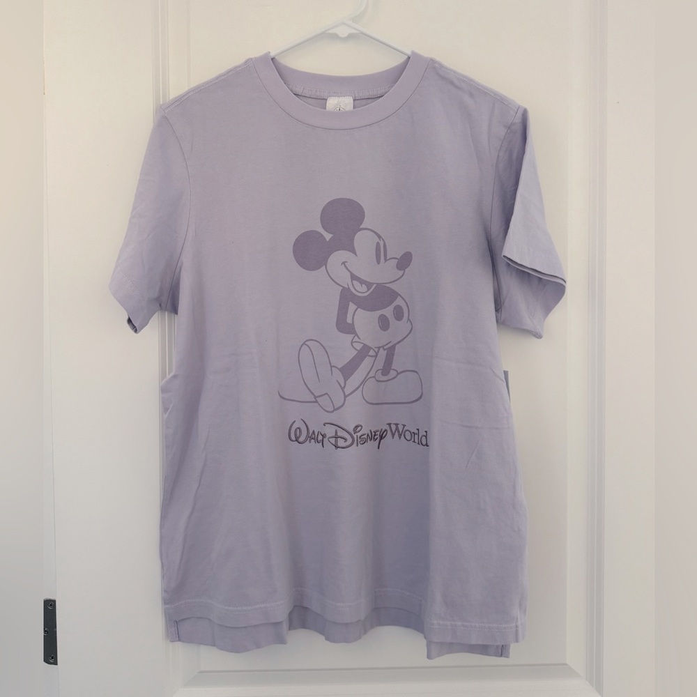 Brand New, Walt DisneyWorld Embroidered Mickey T-shirt, size M